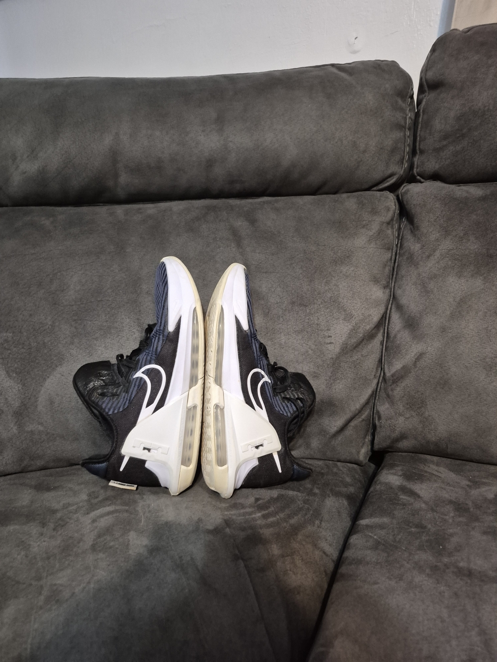 Nike Men’s Black and White Performance Basketball Shoe with Cream Sole - Picture 6 of 10